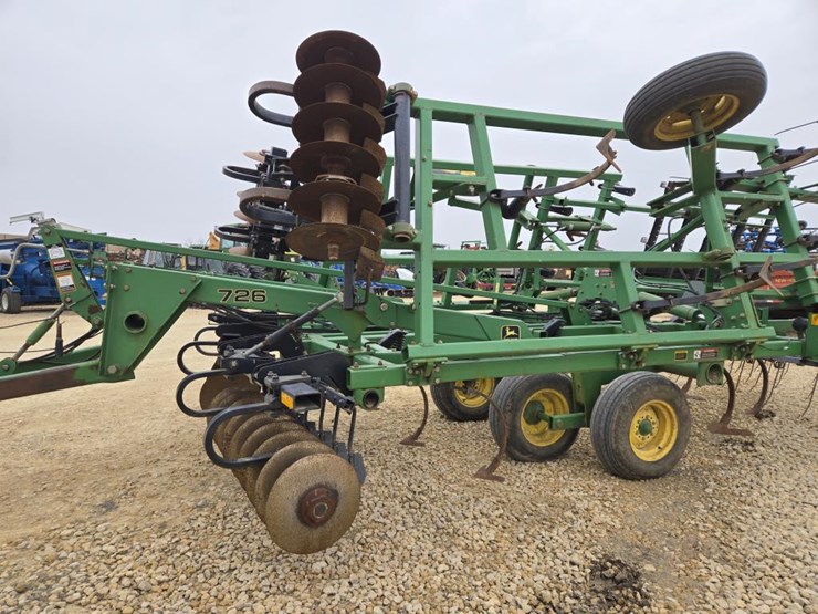 john-deere-726-image-3
