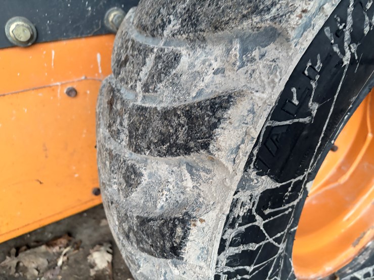 2012-case-sv300-image-56