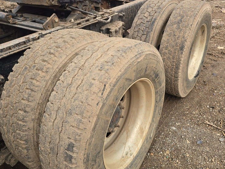 2005-peterbilt-378-image-18