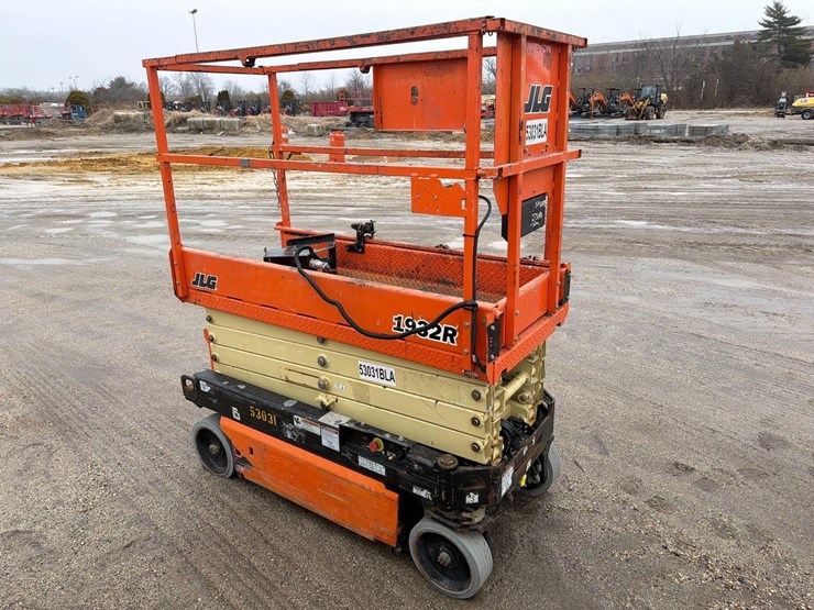 2017-jlg-1932r-image-2