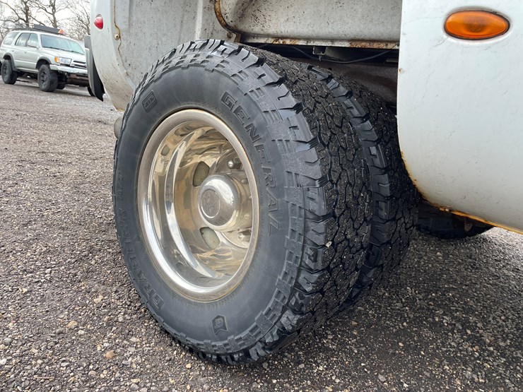 2012-chevrolet-3500-image-22