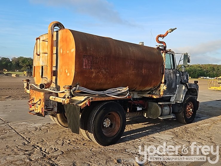 1995-ford-l8000-image-5