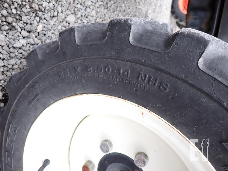 new-holland-35-image-11