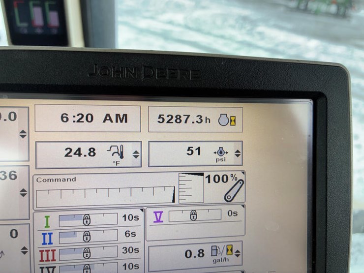 2011-john-deere-8335r-image-67