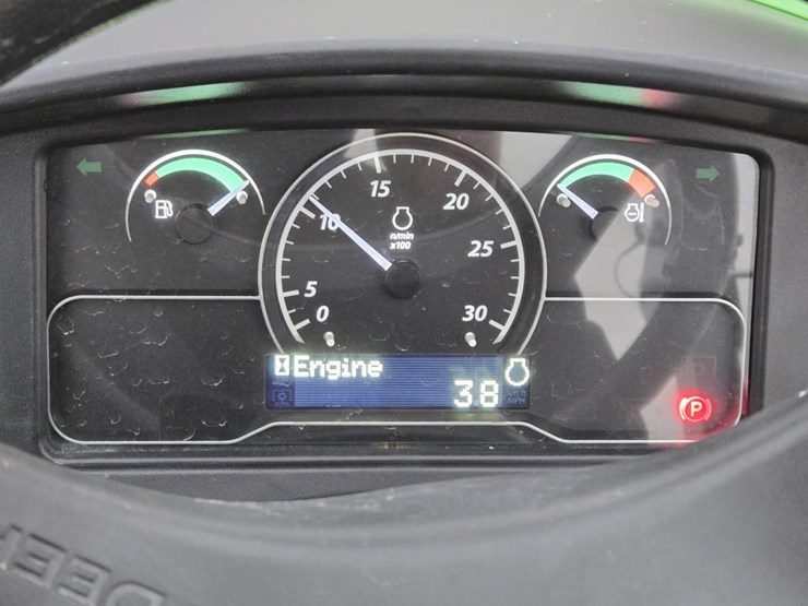 2025-john-deere-2038r-image-18