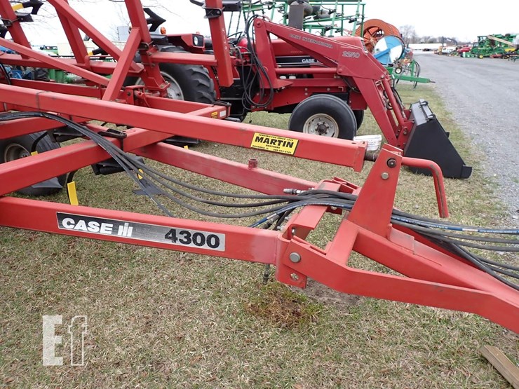 case-ih-4300-image-3