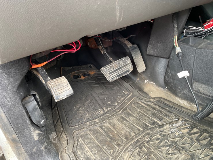 2012-chevrolet-2500hd-image-33