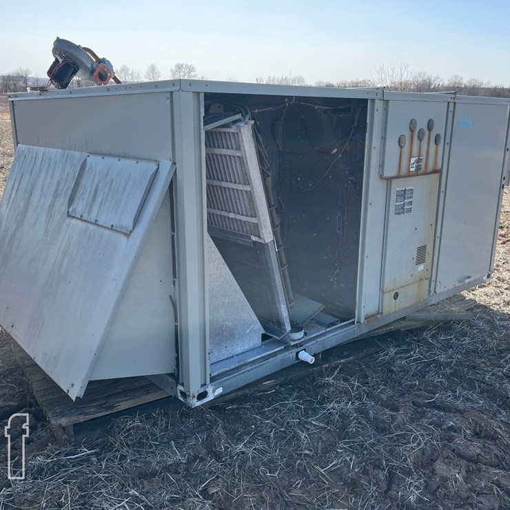 TRANE ROOFTOP HEATING / AIR CONDITIONING UNIT