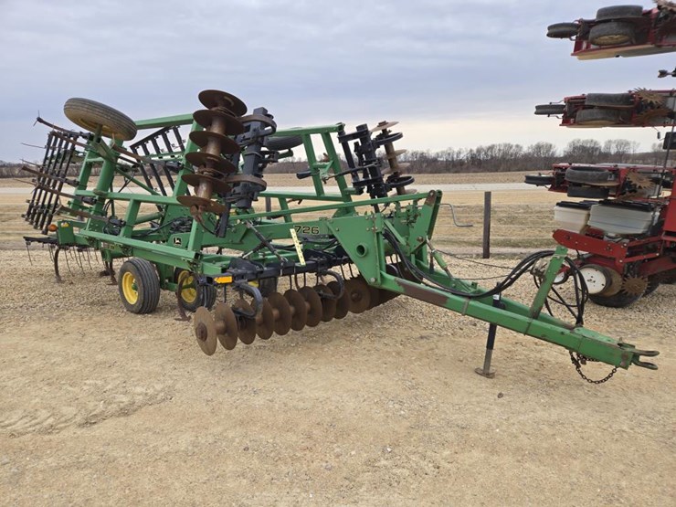 john-deere-726-image-11