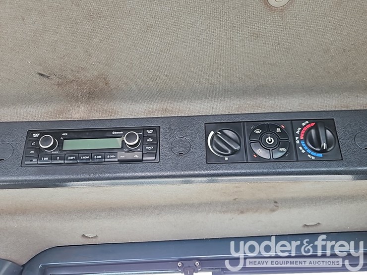 2022-hyundai-hl955a-image-36