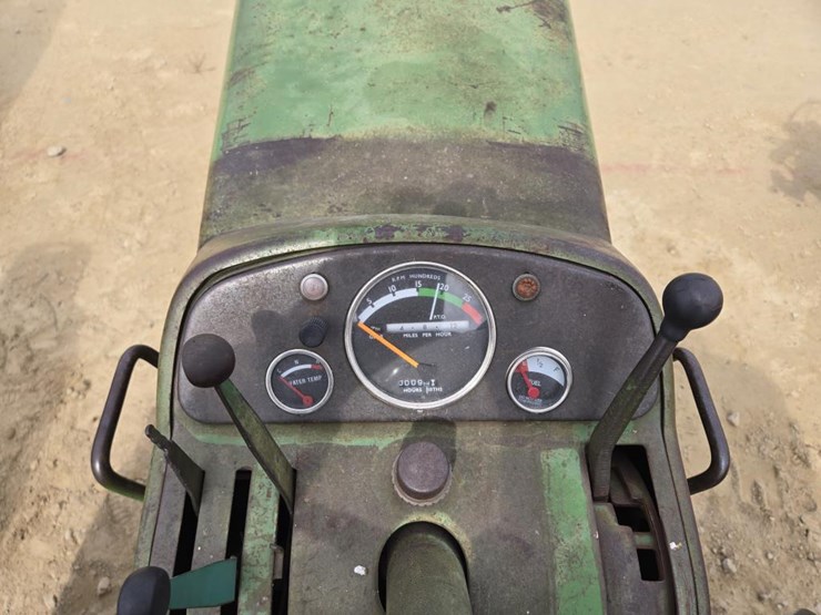 john-deere-4010-image-17