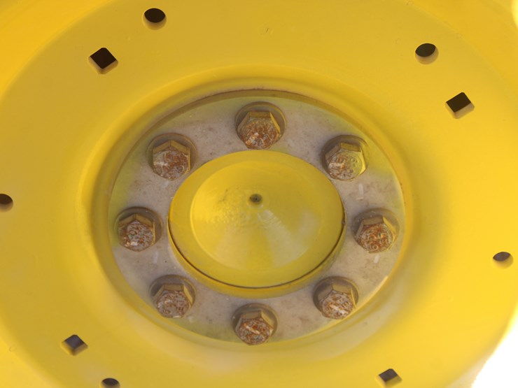 2011-john-deere-6115d-image-23