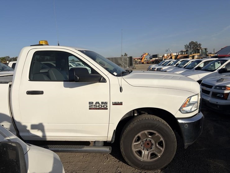 2016-dodge-2500-image-7