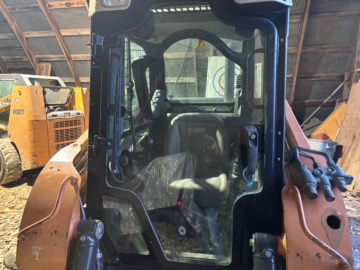 2012-case-sv300-image-27