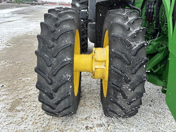 2011-john-deere-8335r-image-38