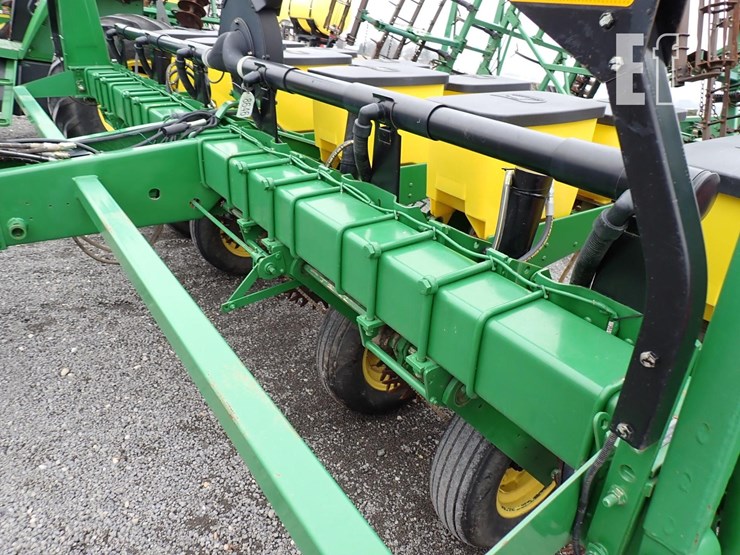 john-deere-7200-image-10