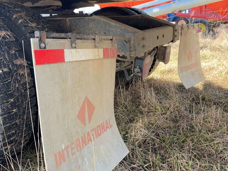 1993-international-8100-image-27