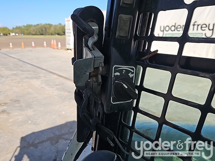 2017-bobcat-s650-image-22