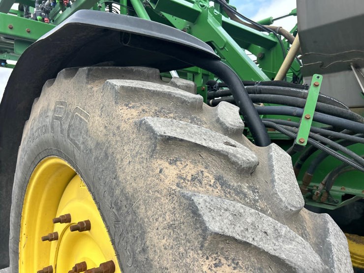 2018-john-deere-r4045-image-16