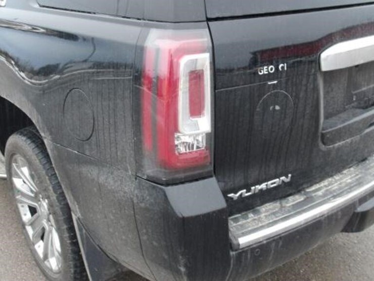 2016-gmc-yukon-denali-image-82