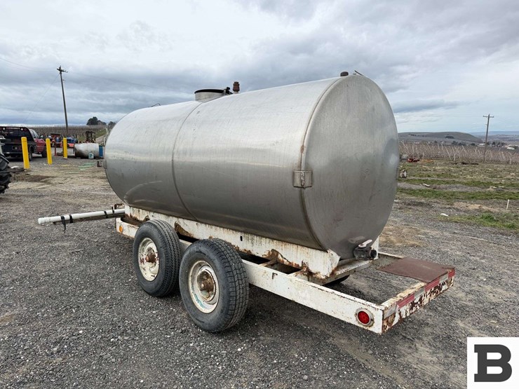 chemigation-trailer-w/-custom-applicator-image-3