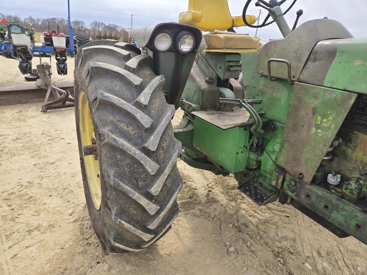 john-deere-4010-image-5