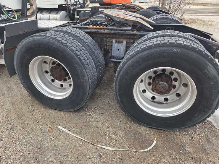 2019-mack-anthem-64t-image-14