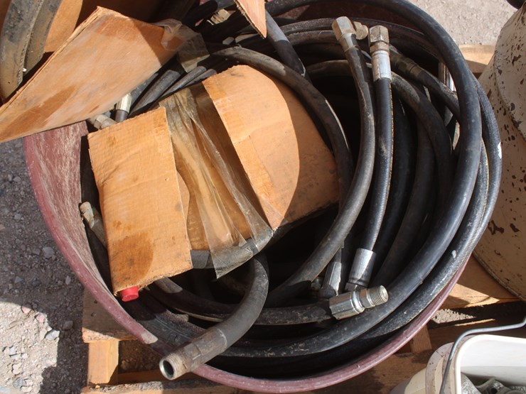 #3004-•-pallet-of-assorted-hydraulic-hoses,-cylinder,-and-misc.-parts-image-7