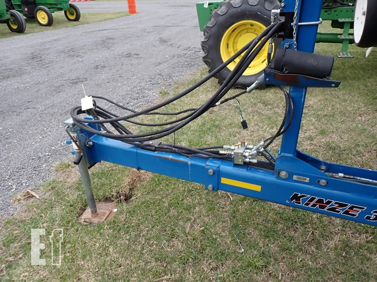 2012-kinze-3500-image-15