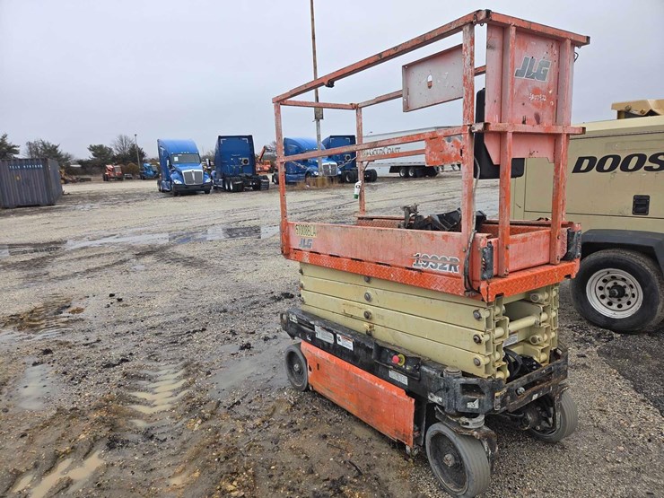 2017-jlg-1932r-image-2