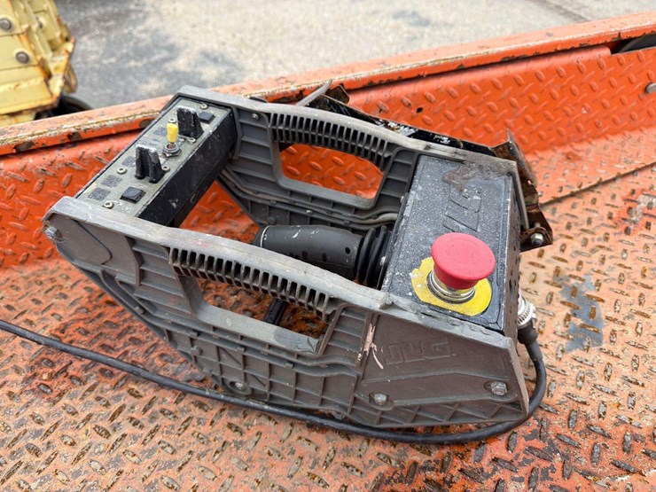 2017-jlg-1932r-image-5