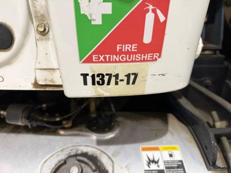 2017-peterbilt-567-image-13