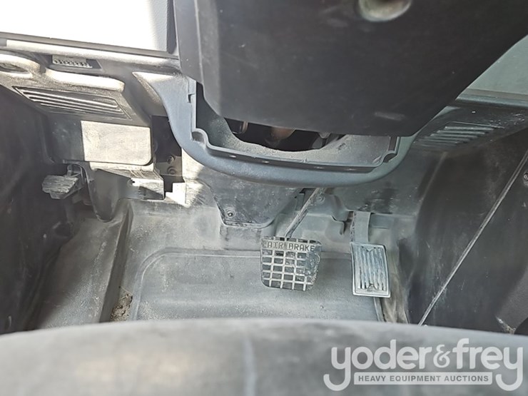 2021-mack-mack-anthem-t64-6x4-truck-tractor,-day-cab,-mp-7-425hp-diesel-engine,-automatic-m-drive-transmission-image-40