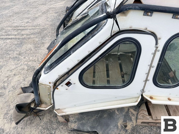 key-dollar-cab-orchard-tractor-cab-image-7