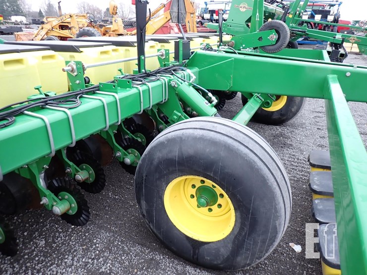 2017-john-deere-1785-image-3