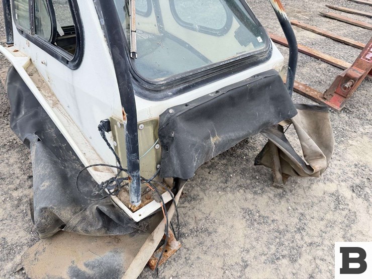 key-dollar-cab-orchard-tractor-cab-image-5