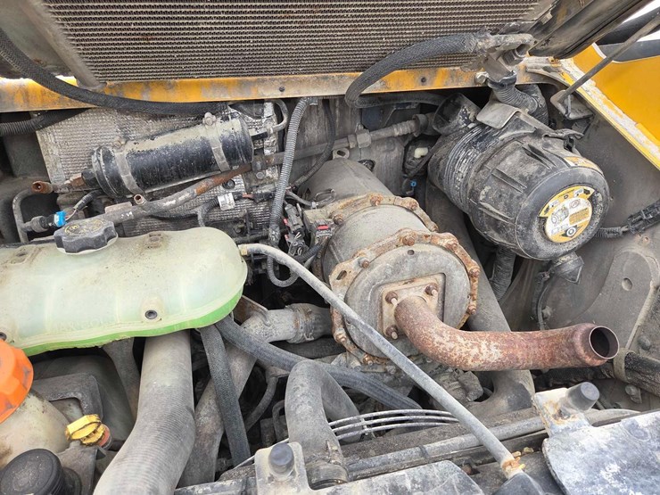 2018-deere-316gr-image-9