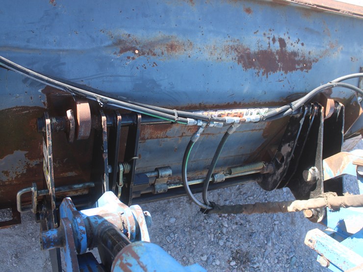 new-holland-tm125-image-17