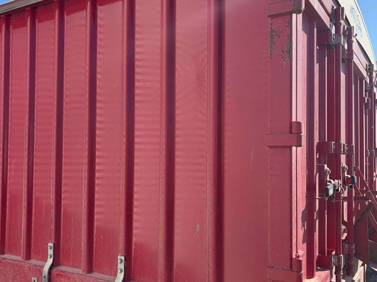 2004-freightliner-fl70-image-16