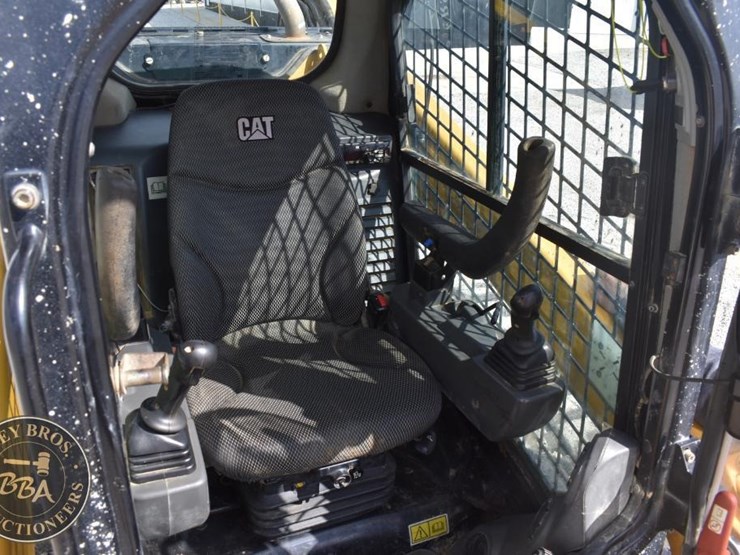 2020-caterpillar-299d3-image-48