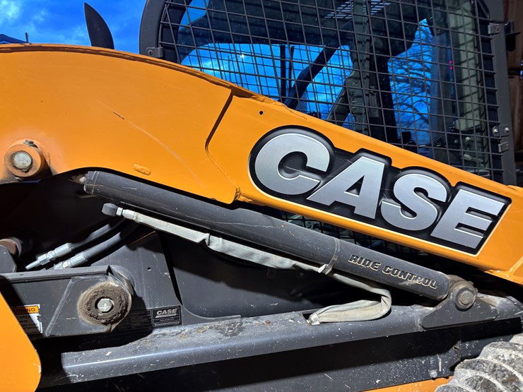 2012-case-sv300-image-9
