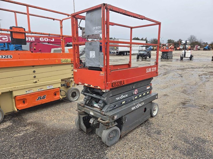 2017-skyjack-sjiii3219-image-1