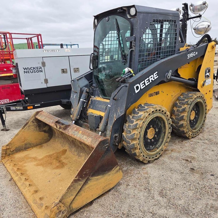 2017 DEERE 316GR