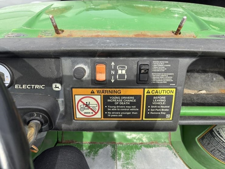 2017-john-deere-gator-image-8