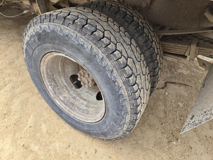 2006-chevrolet-k3500-image-12