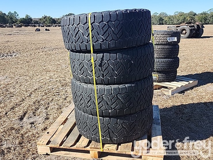 recon-grapple-a/t-tires,-295/60/r20-image-1