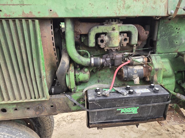 john-deere-3010-image-2