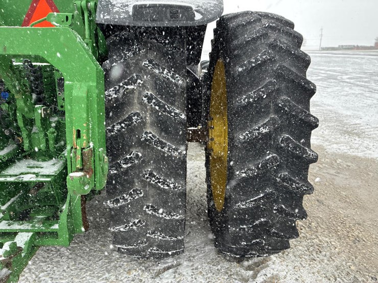 2011-john-deere-8335r-image-49