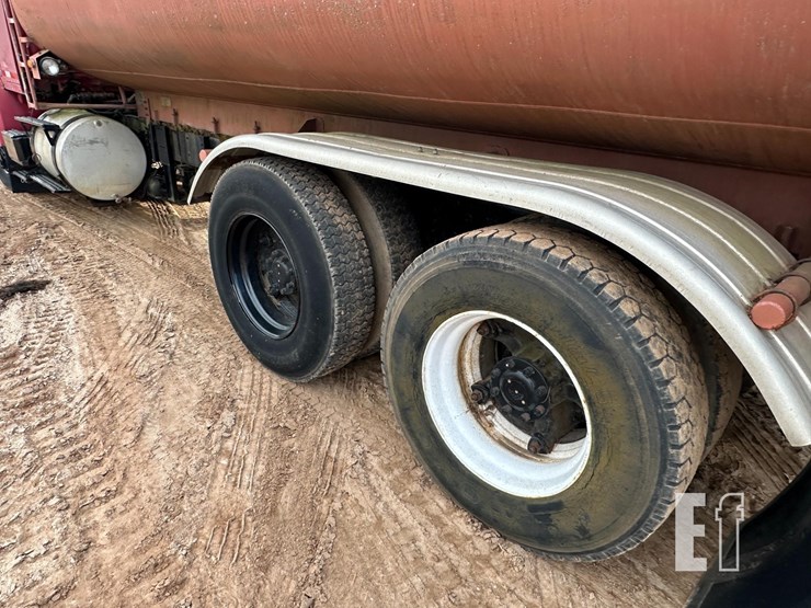 1900-white/gmc-fuel-truck-9618-image-13