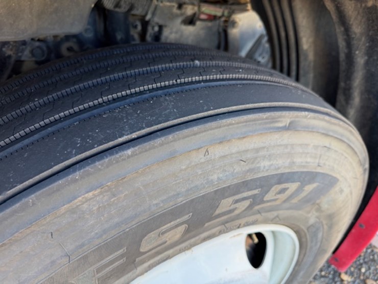 2013-freightliner-cascadia-113-image-18